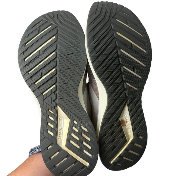 Brooks Levitate 4.0-Pink/Gray/White Size Athletic Shoes WUS 10.5 EUR 42.5 UK 8.5 - Picture 7 of 9